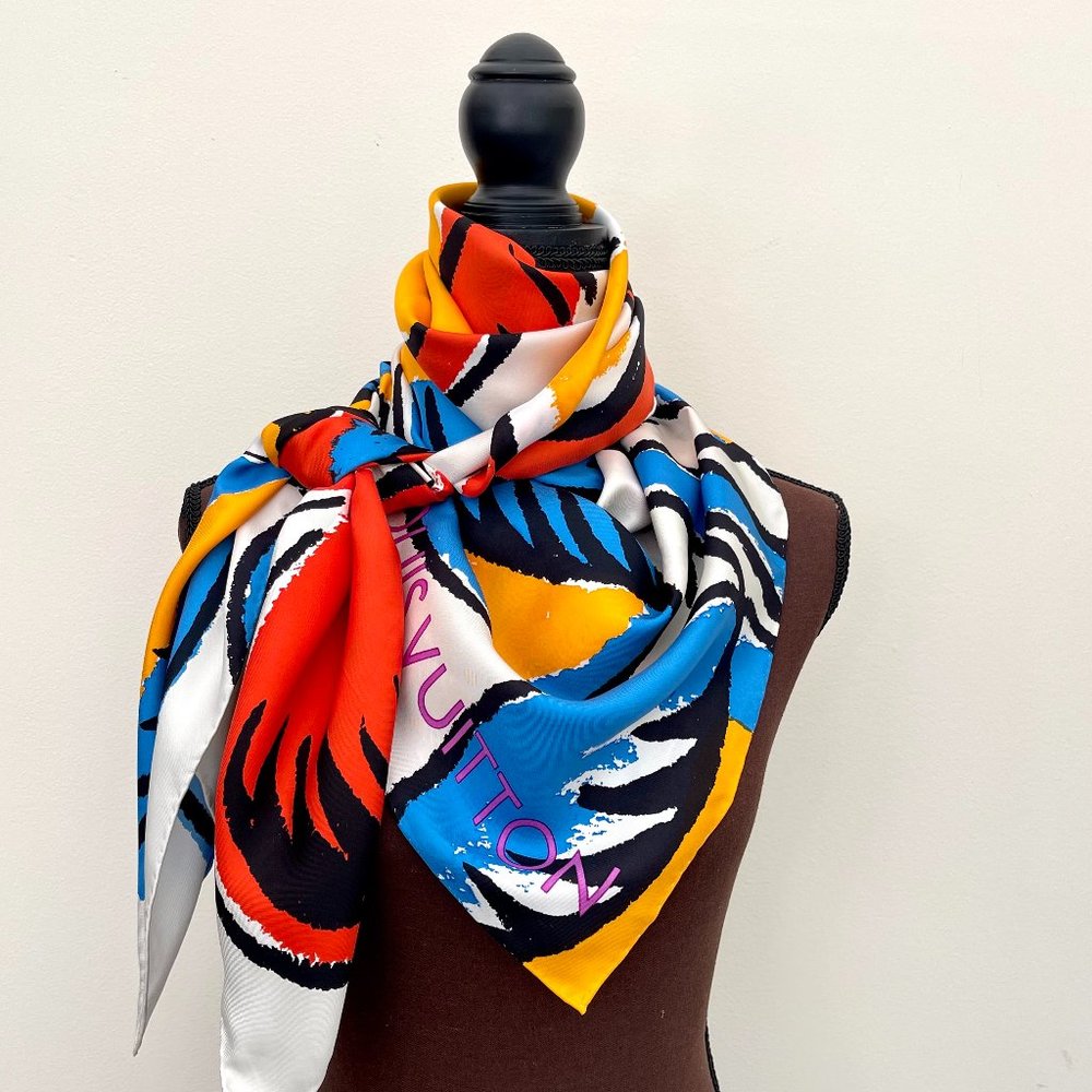New Louis Vuitton Monogram Oversize Logo Off White Multicolor Silk Wrap Scarf - Picture 15 of 16